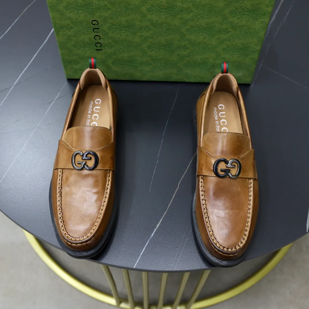 Men's shoes: 250🙅‍♂️🙅‍♂️🙅‍♂️Niuli Brand: GUCCI Size: 38-44 (45 can be customized) Level: Counter classic Material: Original soft cowhide upper Comfortable cowhide lining Original lightweight outsole Style category: Business casual footwear Driving leather shoes Color: Actual picture color